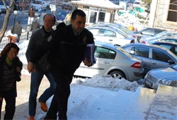 Abla-kardeş yakalandı