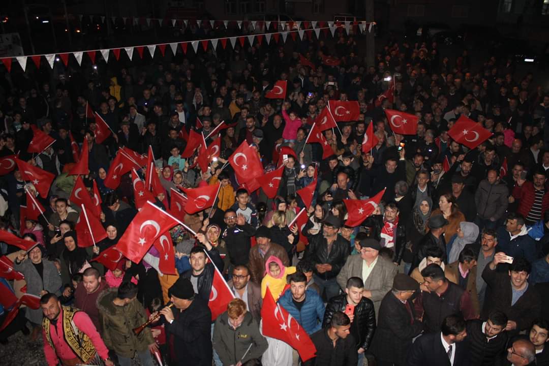 ÇARŞAMBA'DA SEVGİ SELİ!