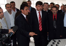 Tesisleri gezdiler