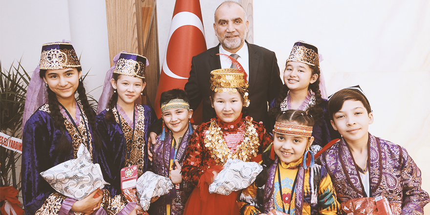 ÖZBEK ÇOCUKLARI AĞIRLADI