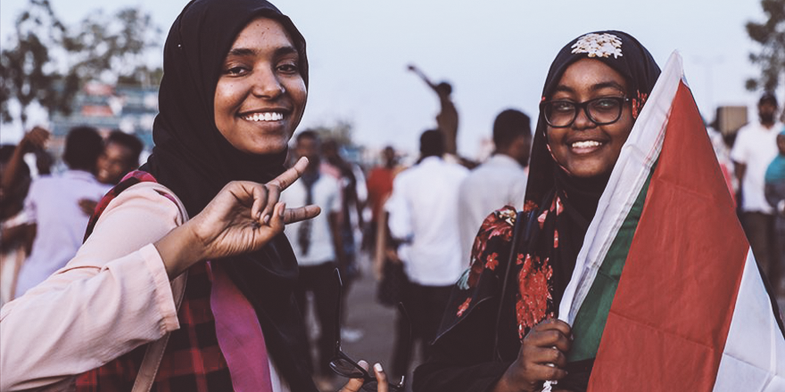 SUDAN'DA BEŞİR'İ DEVİREN GÖSTERİLERDE KADINLARIN ROLÜ