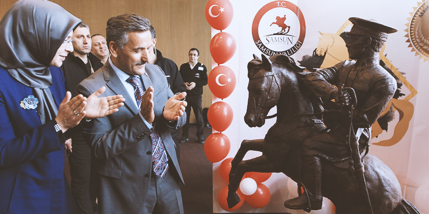 500 KİLOGRAM ÇİKOLATADAN ATATÜRK ANITI