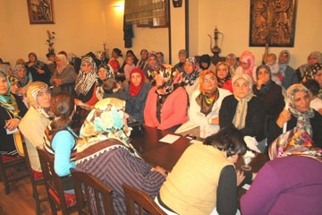 Kadınlar tekkede buluştu