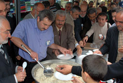 Ahilik pilavı dağıtıldı