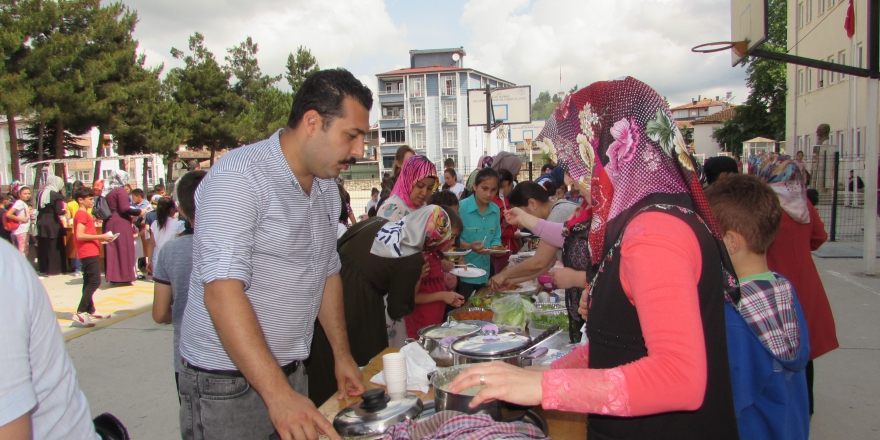 KAVAK MERKEZ ATATÜRK İLKOKULUNDA KERMES