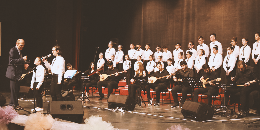 İLKADIM'DA ANADOLU'DAN EZGİLER KULAK PASINI SİLDİ.