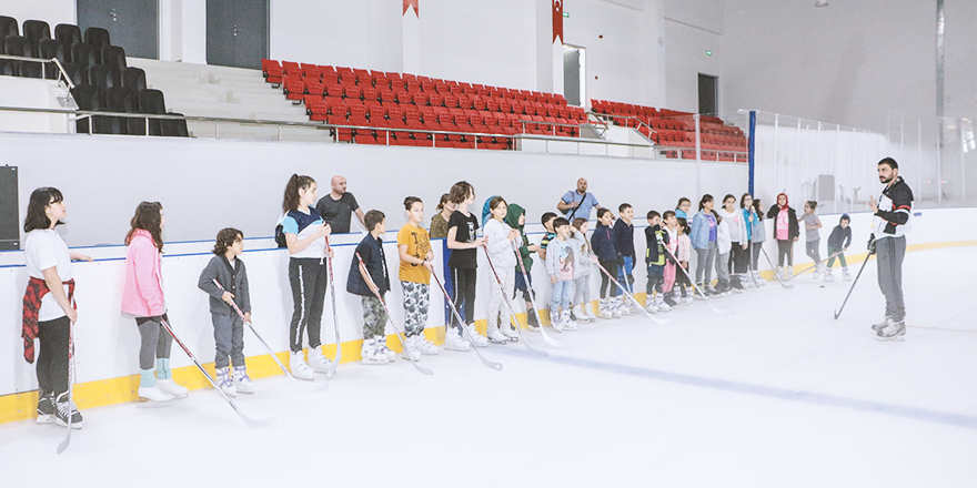 SAMSUN'DA, BUZ HOKEYİ TEMELİ ATILDI