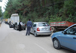 Çamgölü'nde araç kuyruğu