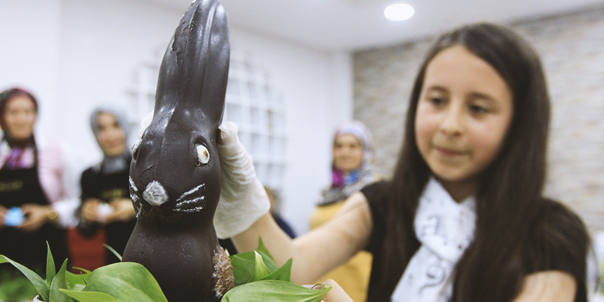 EV KADINLARI "BUTİK ÇİKOLATA" YAPMAYI ÖĞRENDİ
