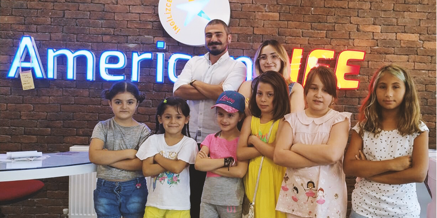 MEYVE SEBZE TOPLARKEN İNGİLİZCE ÖĞRENİYORLAR