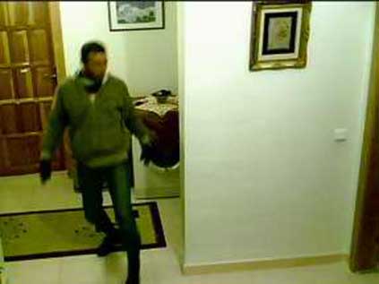 Hatay'da evine giren hırsızı İsviçreden fark edip ailesini uyardı