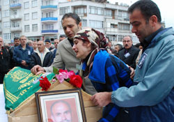 Valilik çalışanı toprağa verildi