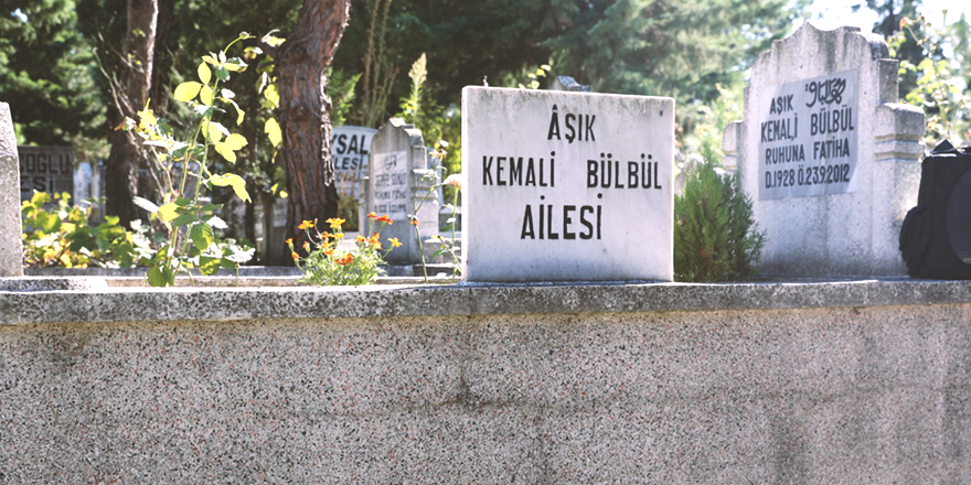 HALK OZANI MEZARI BAŞINDA ANILDI