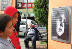 Mazlum çocuklar sergisi