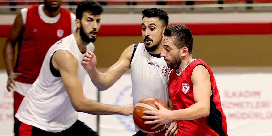 BASKETBOL TAKIMI KUPA MAÇINA HAZIRLANIYOR