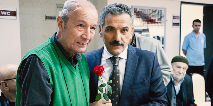 HİZMET HUZUREVİ SAKİNLERİNİN 'AYAĞINA' GELDİ