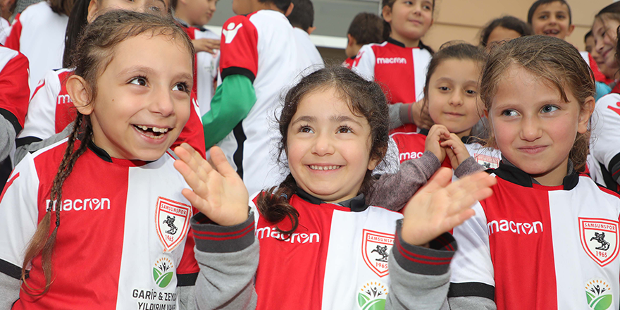 MİNİKLER SAMSUNSPOR'LA GÜLDÜ