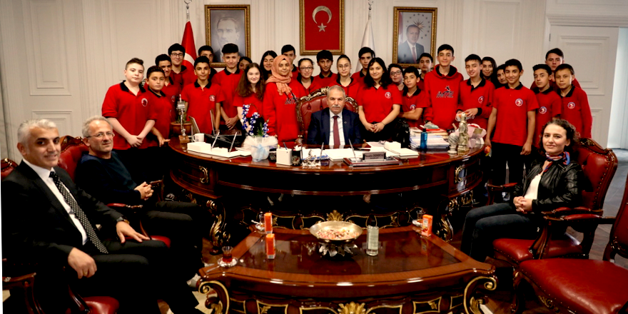 ÖĞRENCİLER SORDU DEMİRTAŞ CEVAPLADI