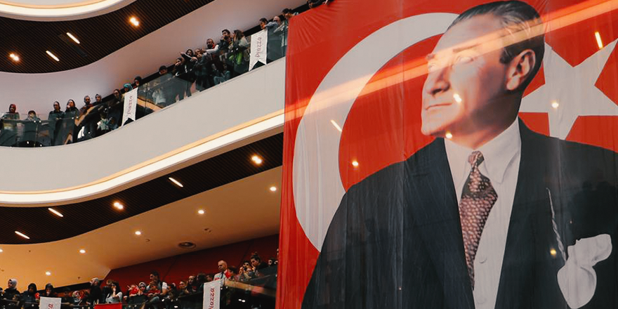 PİAZZA'DA CUMHURİYET COŞKUSU