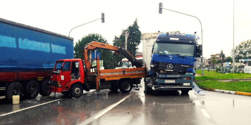 ÇARŞAMBA’DA ZİNCİRLEME TRAFİK KAZASI: 1 YARALI