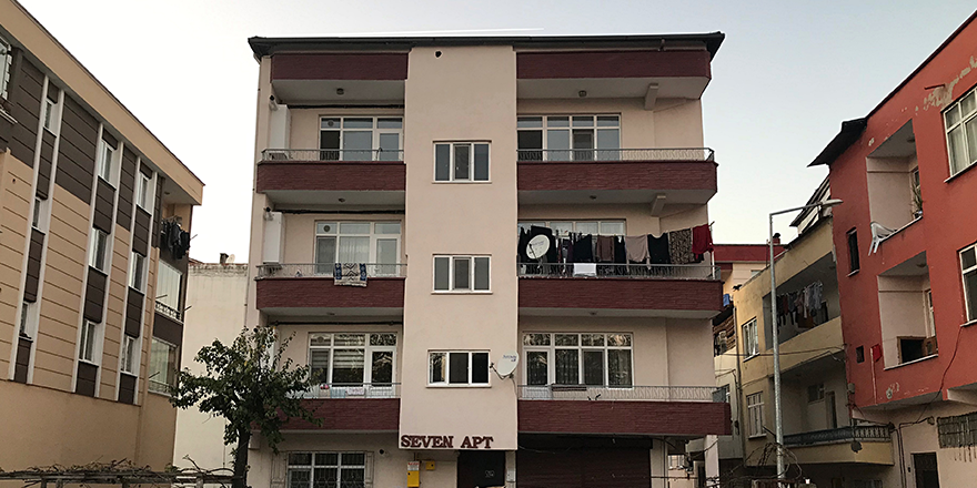 İPLE EVİNE GİRMEK İSTERKEN AĞIR YARALANDI