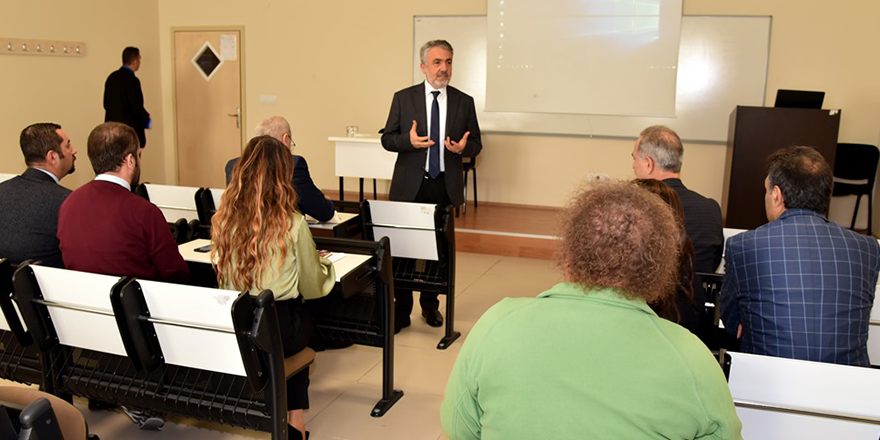 REKTÖR BİLGİÇ AKADEMİSYENLERLE BİR ARAYA GELDİ