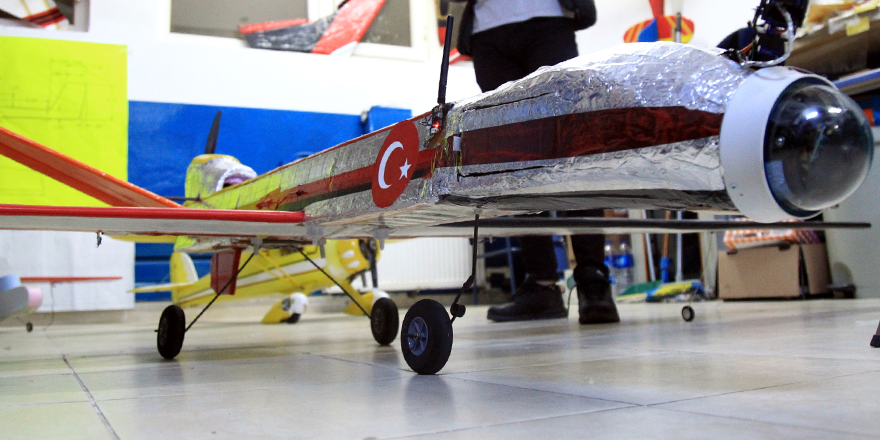 ÜNİVERSİTE ÖĞRENCİLERİ SAVAŞAN İHA GELİŞTİRDİ