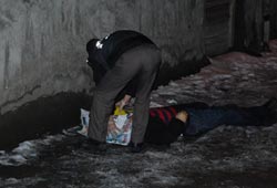 Ceset üzerinden silah çıktı