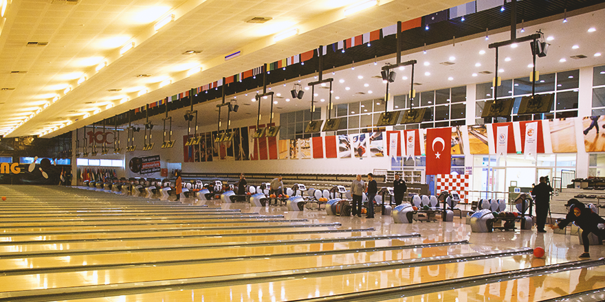 SAMSUN'UN BOWLİNG SALONUNA YOĞUN İLGİ