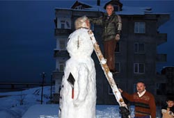4 metrelik kardan adam