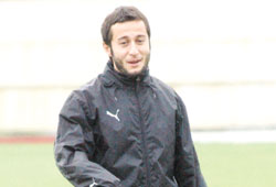 Zafer Rize'de sahada