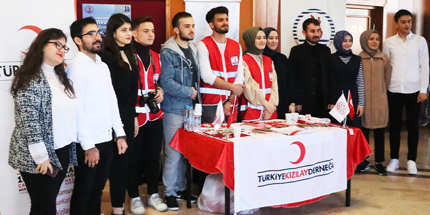 SİVİL TOPLUM KURULUŞLARI ZİRVESİNDE GÖNÜLLÜLÜK ANLATILDI