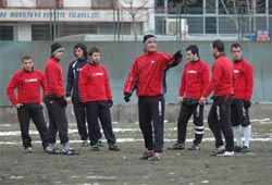 Az hata yapan kazanır