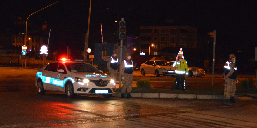 SAMSUN'DA ARAÇ GİRİŞ ÇIKIŞI DURDURULDU