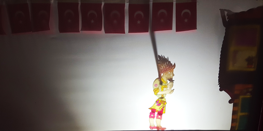 KARAGÖZ VE HACİVAT EVLERE KONUK OLUYOR