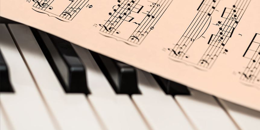 EVLERDE ORKESTRA KURARAK MÜZİK KANALI AÇTILAR