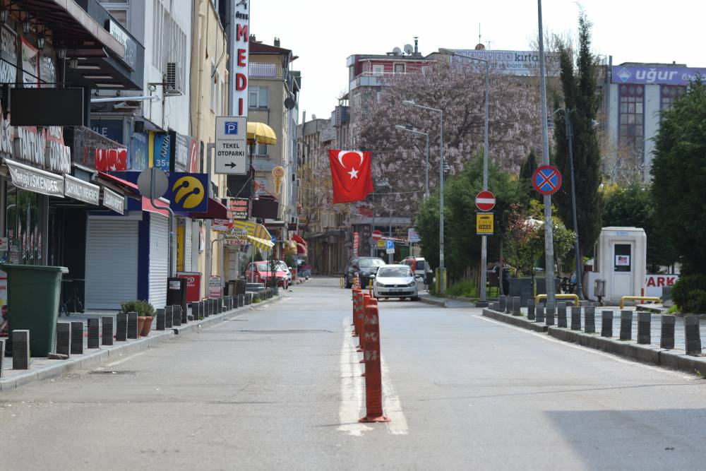 SAMSUN'DA EVDE KAL ÇAĞRISINA KISMEN UYULUYOR