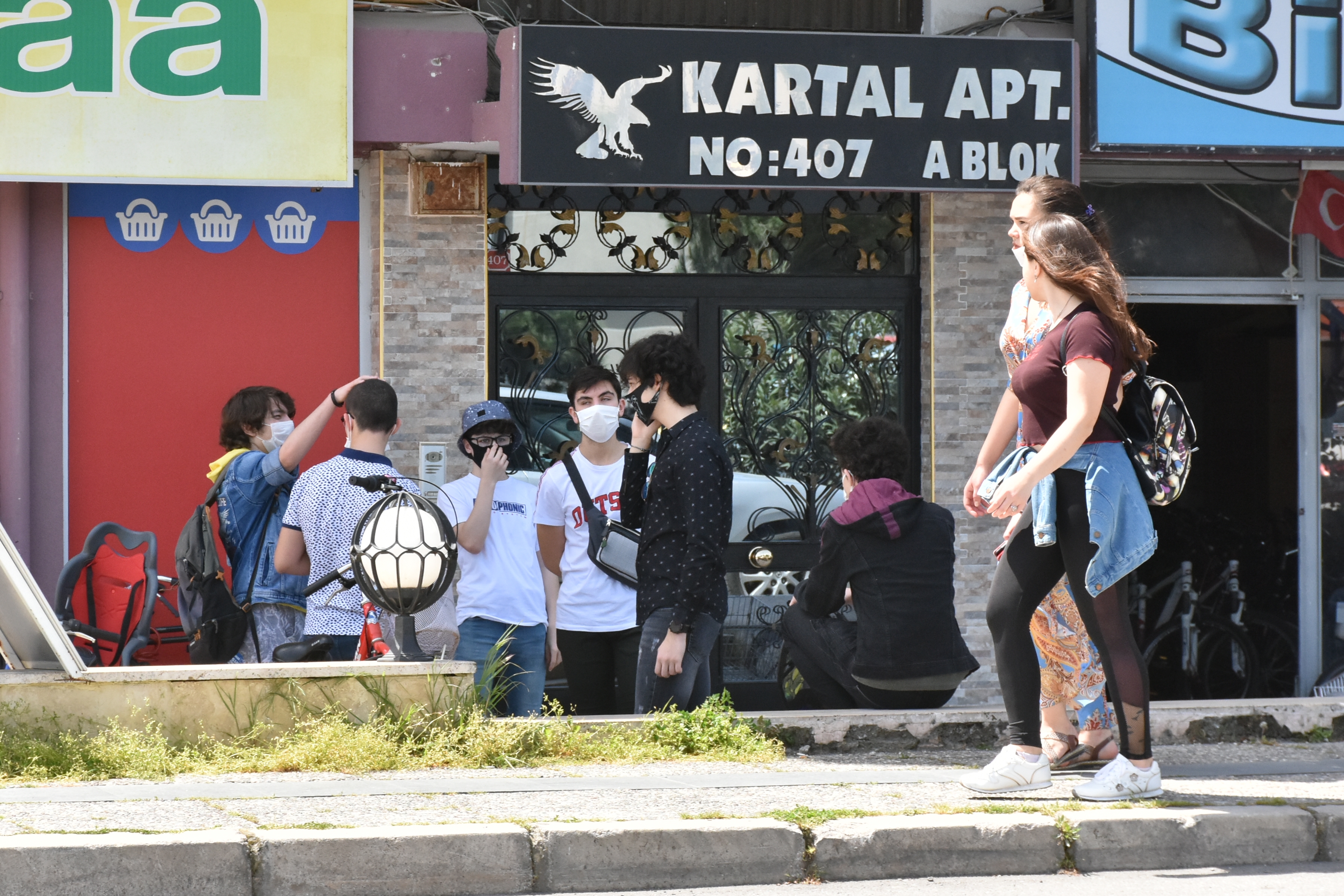 SAMSUN'DA 'EVDE KAL' ÇAĞRISINA KISMEN UYULUYOR