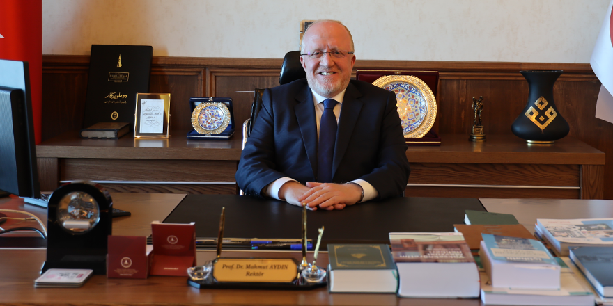 REKTÖR AYDIN ÖĞRENCİLERE BAŞARILAR DİLEDİ