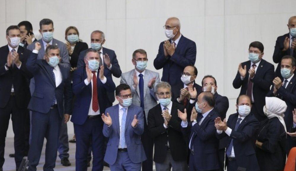 "ZİNCİRLER KIRILDI AYASOFYA AÇILDI"