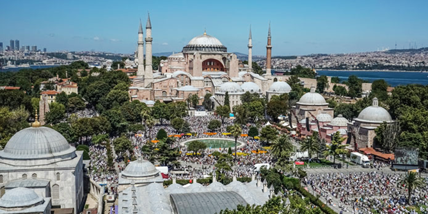 AYASOFYA 86 YIL SONRA İBADETE AÇILDI