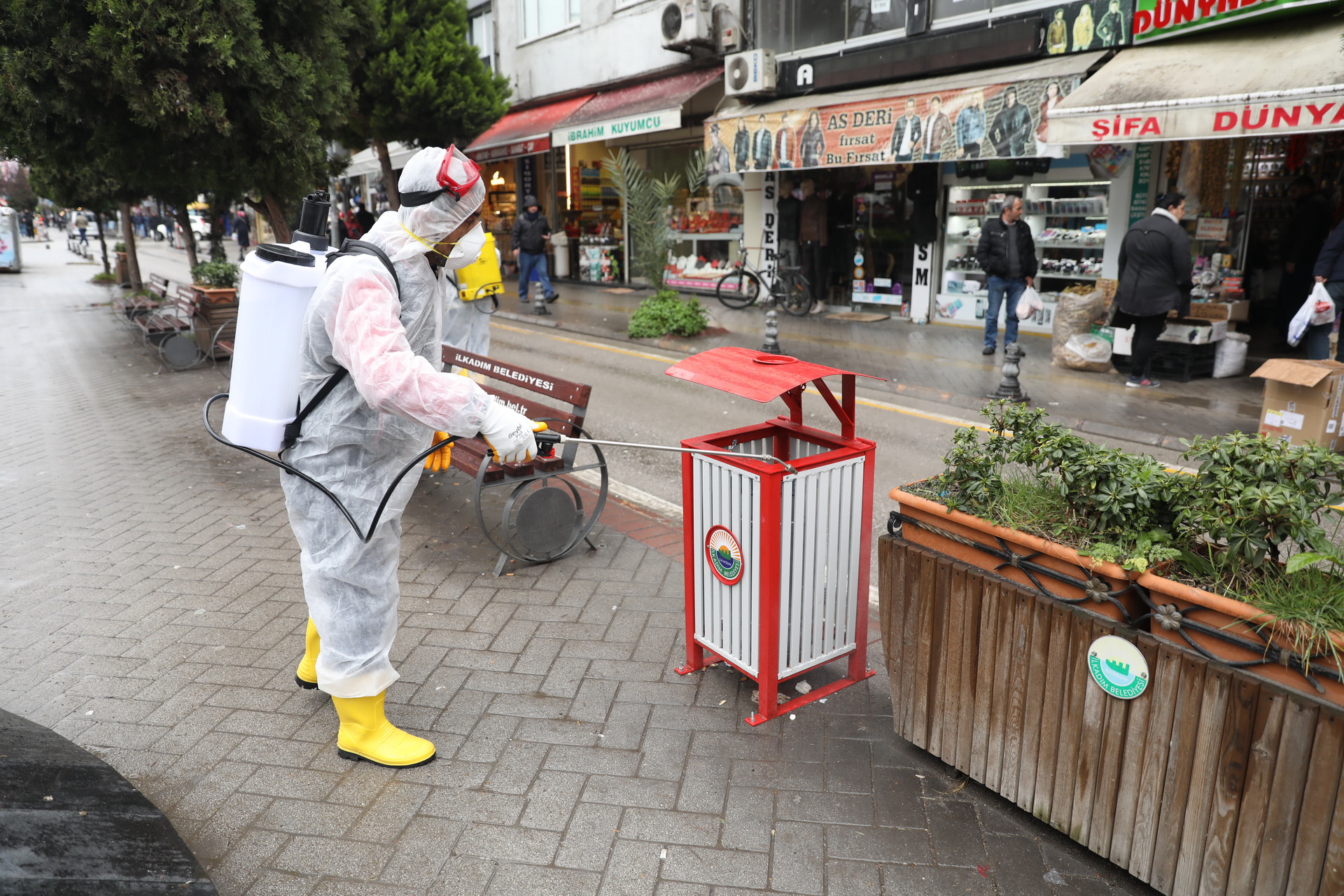 VİRÜSE KARŞI DEZENFEKTE ÇALIŞMASI SÜRÜYOR