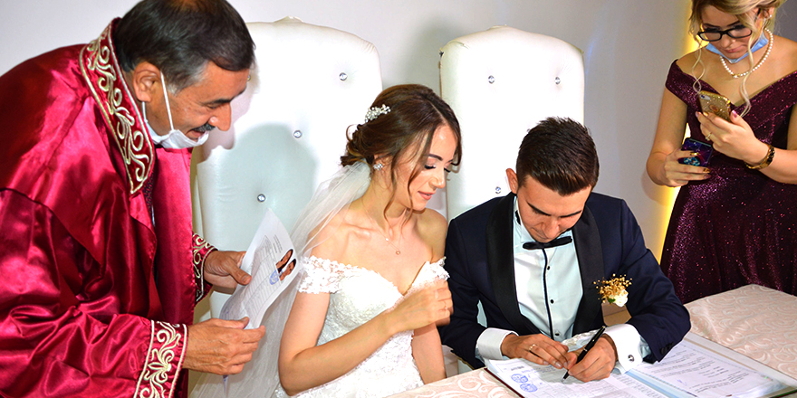 Samsun'da nikah memuru bu kez oğlunun nikahını kıydı