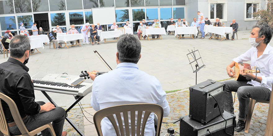 YAŞLILARA SAZLI SÖZLÜ MORAL GÜNÜ