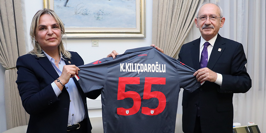 KILIÇDAROĞLU'NDAN SAMSUNSPORLULARA SELAM