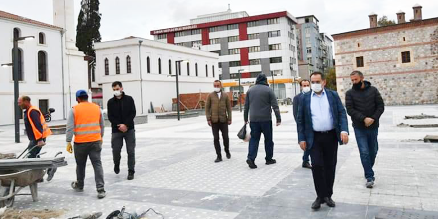 MİLLETE HİZMET YOLUNDA DURMAK YOK