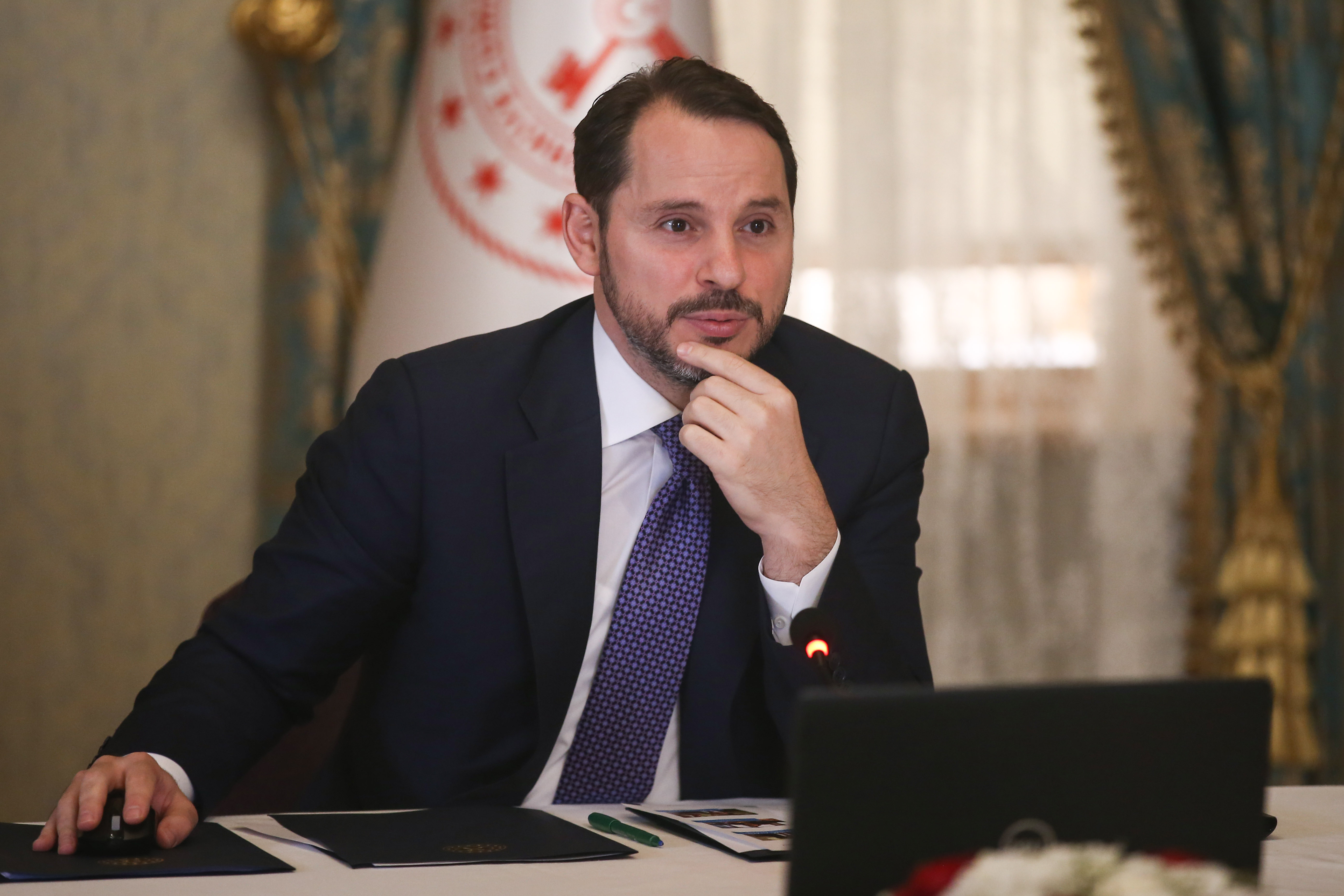 BERAT ALBAYRAK İSTİFA ETTİ