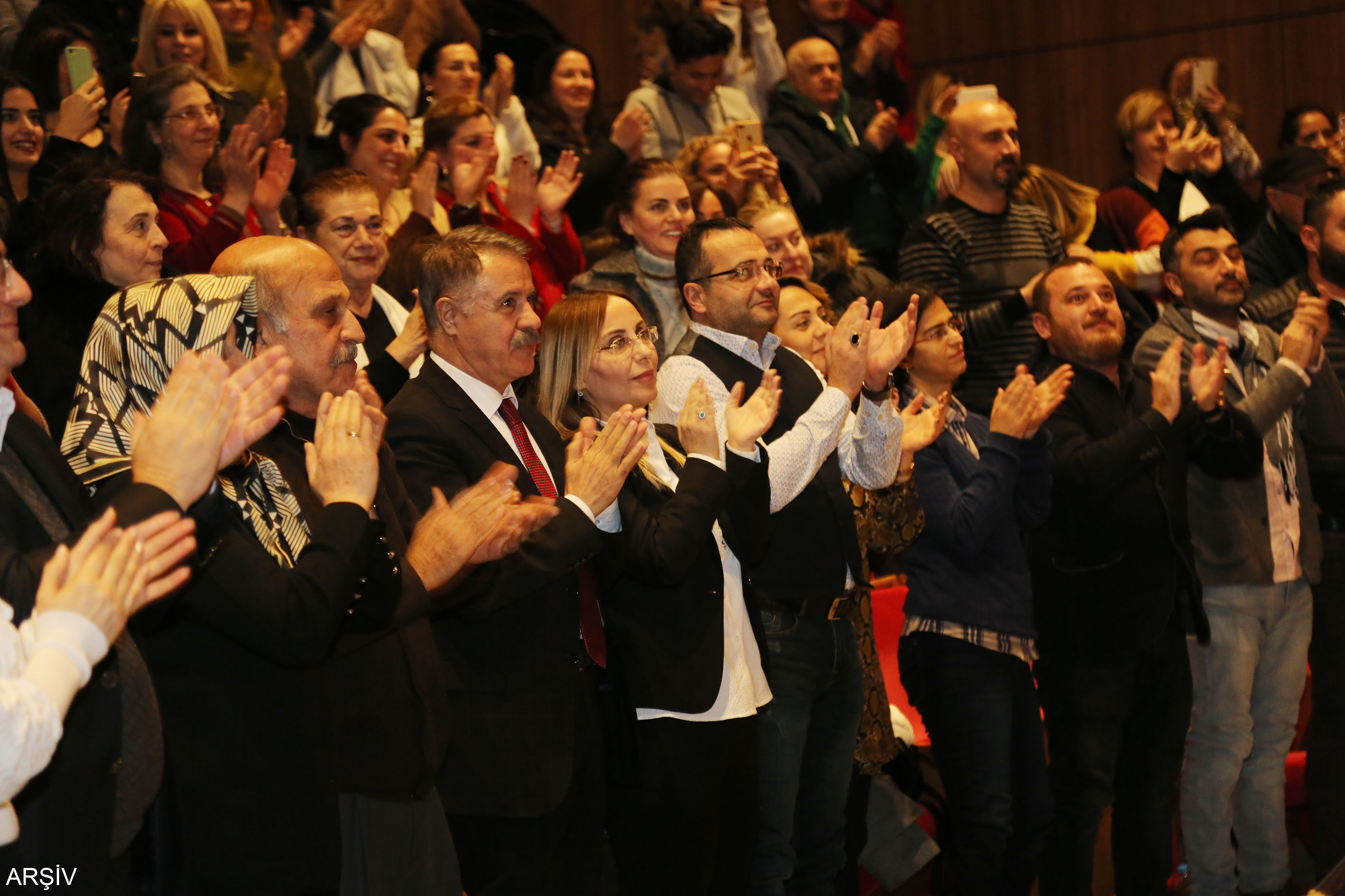 "SAMSUN TİYATROLARINI YAŞATMAK İÇİN SALONLARIMIZI AÇIYORUZ"