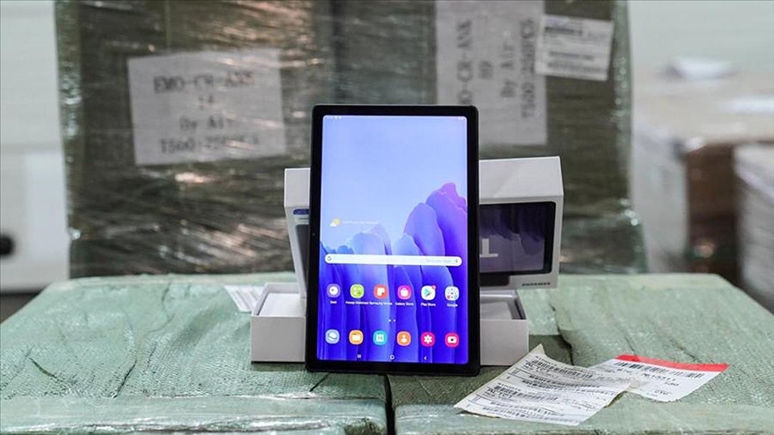 500 BİN TABLET ÖĞRENCİLERE TESLİM EDİLDİ