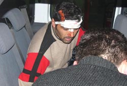 Kamyonet motosiklete çarptı